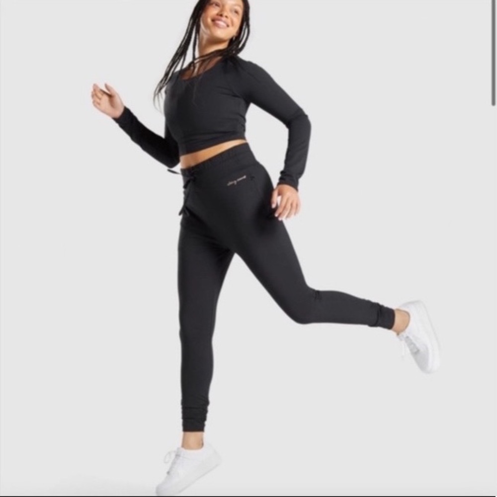 NWOT WHITNEY SIMMONS x GYMSHARK JOGGERS